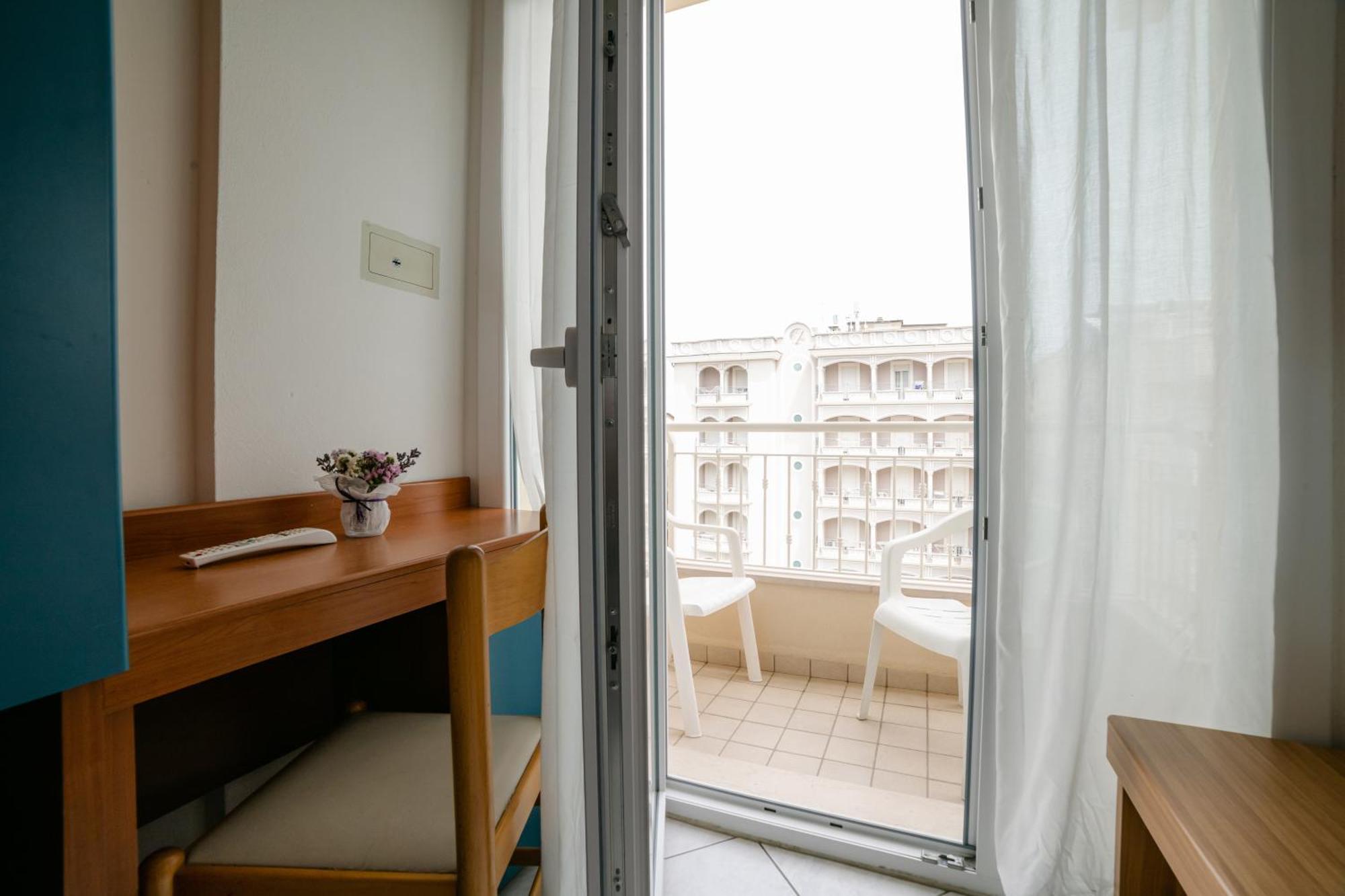 Hotel Golf Cattolica Exterior photo